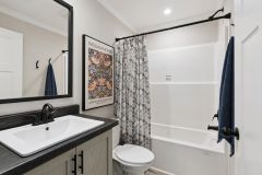 021-ascend-driftwood-cottage-bathroom