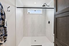 021-ascend-driftwood-cottage-primary-bathroom2